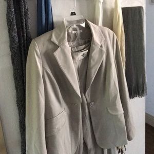 Women’s suit